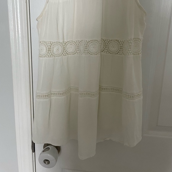 Beautiful white spring/summer maternity top! - Picture 4 of 4